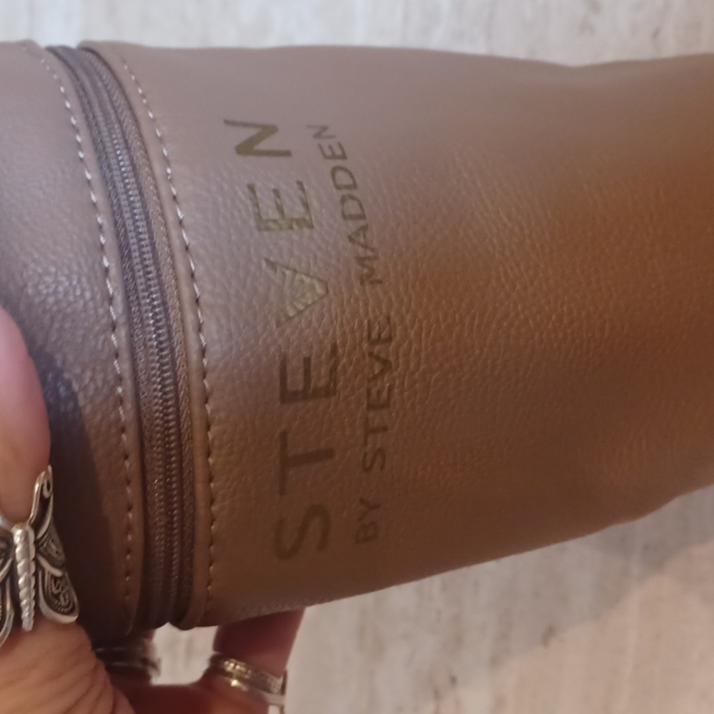 Steven by Steve Madden Stylish Zip Around Water Bottle Holder - Picture 3 of 6